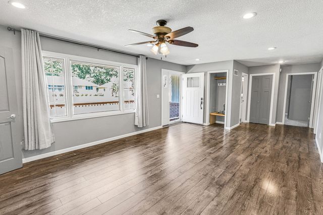 116 E 14th Street, Pella, IA 50219