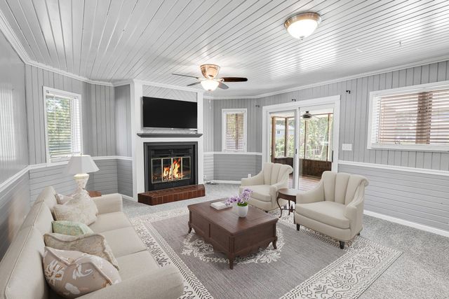 116 E 14th Street, Pella, IA 50219