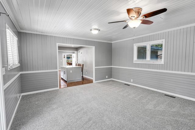 116 E 14th Street, Pella, IA 50219