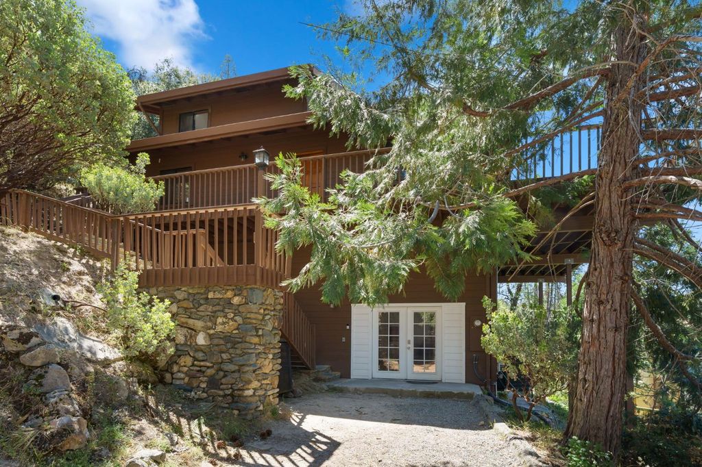 Image 2 of property listing at 56406 Marina View Way, Bass Lake, CA 93604