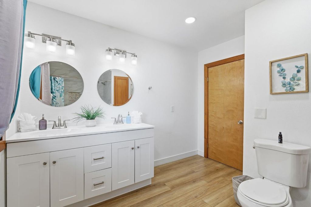 Image 27 of property listing at 56406 Marina View Way, Bass Lake, CA 93604