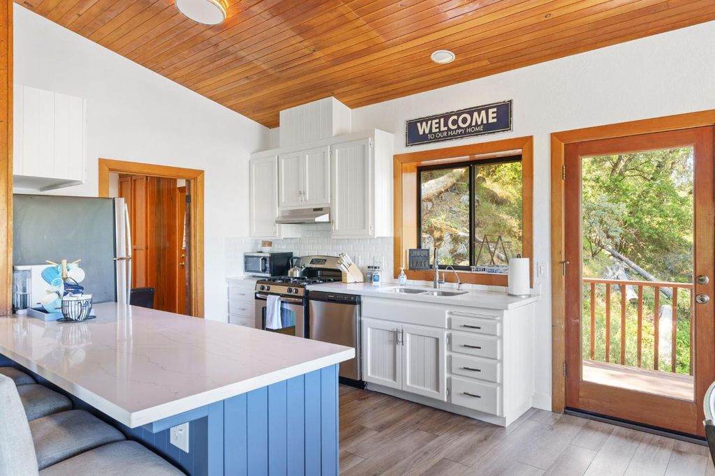 Image 4 of property listing at 56406 Marina View Way, Bass Lake, CA 93604