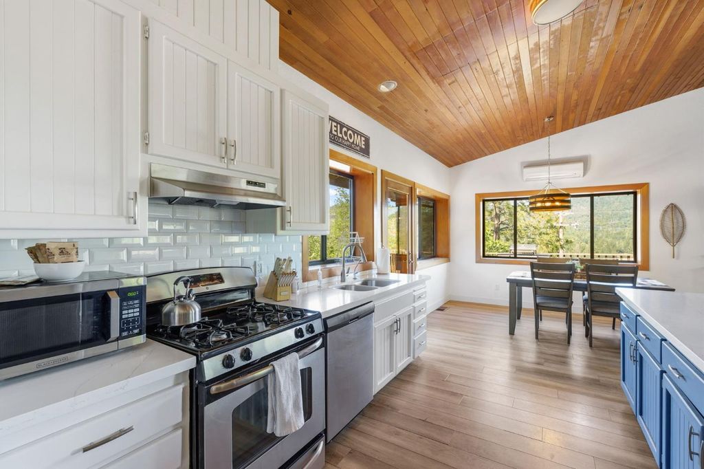 Image 6 of property listing at 56406 Marina View Way, Bass Lake, CA 93604