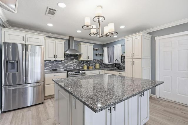 4867 E Leisure Avenue, Fresno, CA 93727