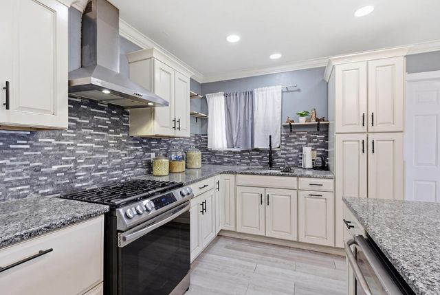 4867 E Leisure Avenue, Fresno, CA 93727