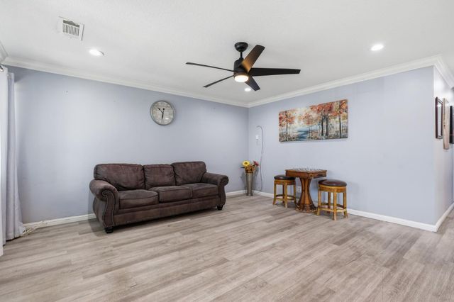4867 E Leisure Avenue, Fresno, CA 93727