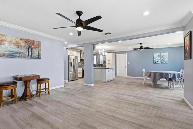 4867 E Leisure Avenue, Fresno, CA 93727