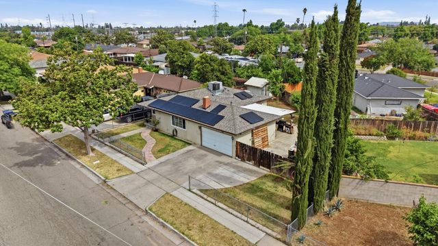 4867 E Leisure Avenue, Fresno, CA 93727