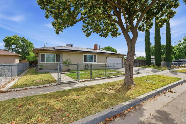 4867 E Leisure Avenue, Fresno, CA 93727