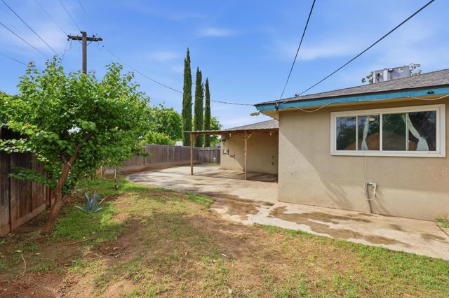 4867 E Leisure Avenue, Fresno, CA 93727