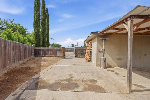 4867 E Leisure Avenue, Fresno, CA 93727