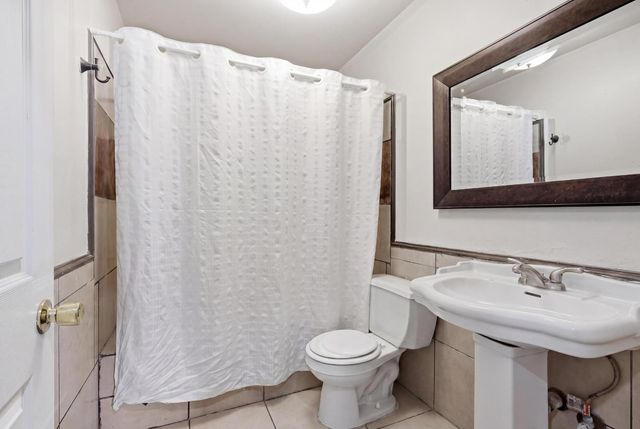 4867 E Leisure Avenue, Fresno, CA 93727