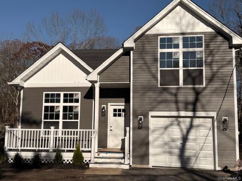 71 Palmetto Drive, Shirley, NY 11967