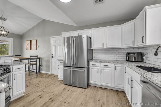 25115 S Hackamore Road E, Claremore, OK 74019