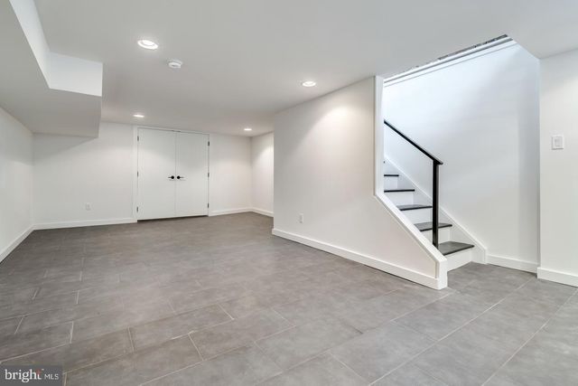 2933 E THOMPSON ST, Philadelphia, PA 19134