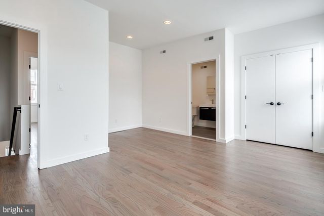 2933 E THOMPSON ST, Philadelphia, PA 19134