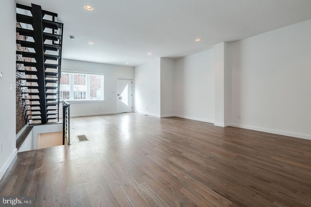 2933 E THOMPSON ST, Philadelphia, PA 19134