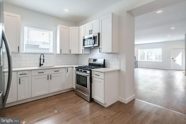 2933 E THOMPSON ST, Philadelphia, PA 19134