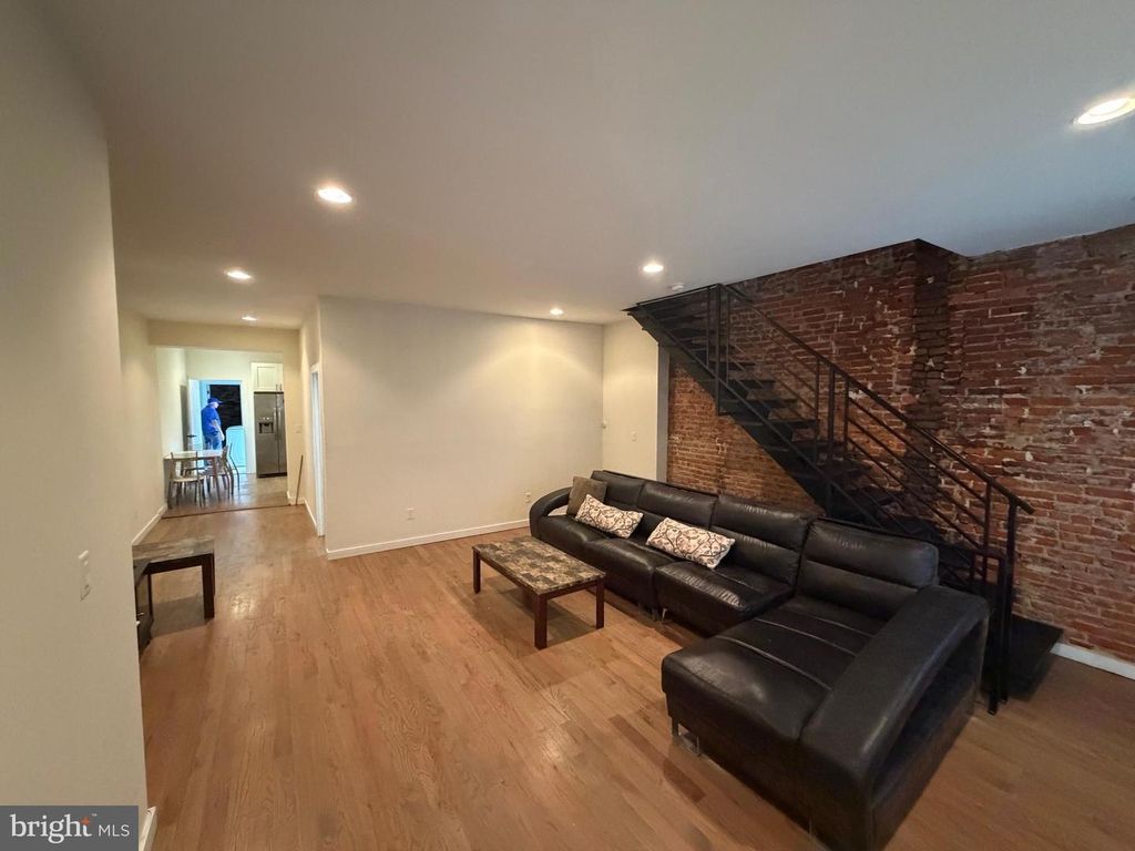 2933 E THOMPSON ST, Philadelphia, PA 19134