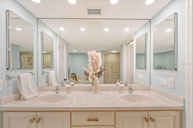 550 FLAMINGO DRIVE 202, Venice, FL 34285