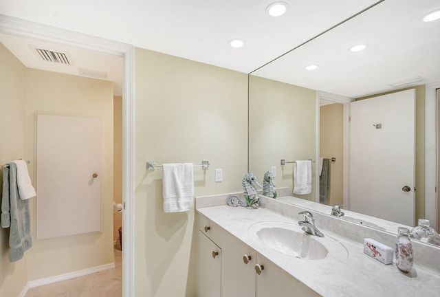 550 FLAMINGO DRIVE 202, Venice, FL 34285