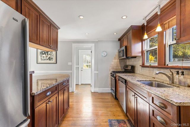 280 Knollwood Road, White Plains, NY 10607