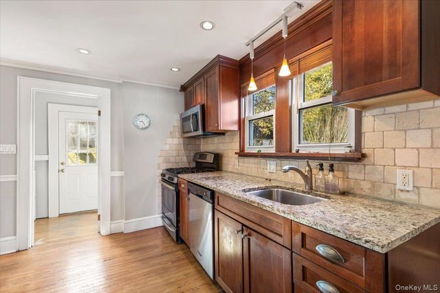 280 Knollwood Road, White Plains, NY 10607
