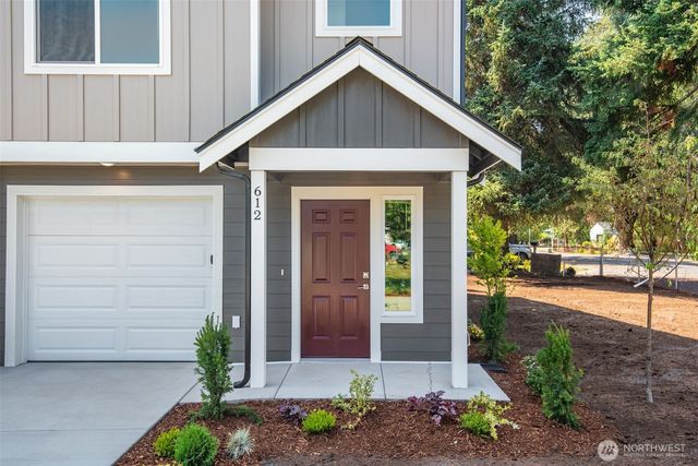 612 & 614 122nd Street Ct E, Tacoma, WA 98445