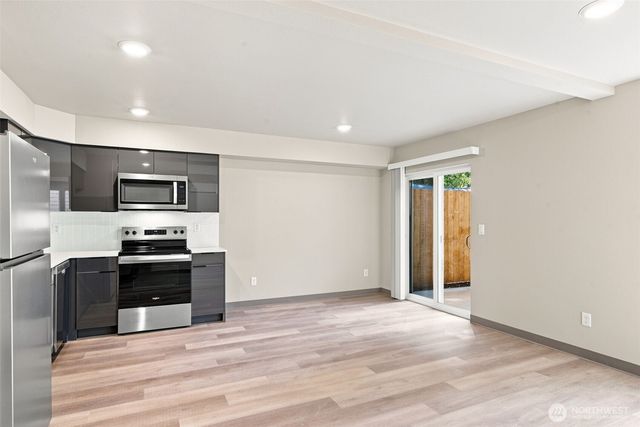 612 & 614 122nd Street Ct E, Tacoma, WA 98445
