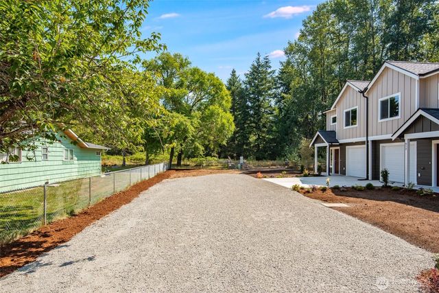 612 & 614 122nd Street Ct E, Tacoma, WA 98445