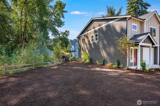 612 & 614 122nd Street Ct E, Tacoma, WA 98445