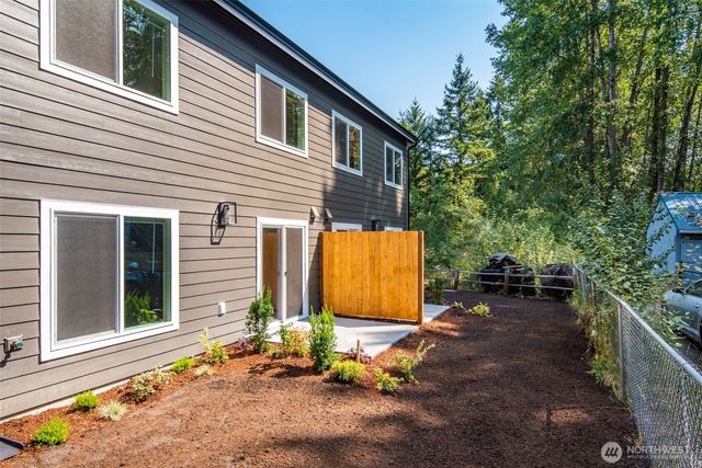 612 & 614 122nd Street Ct E, Tacoma, WA 98445