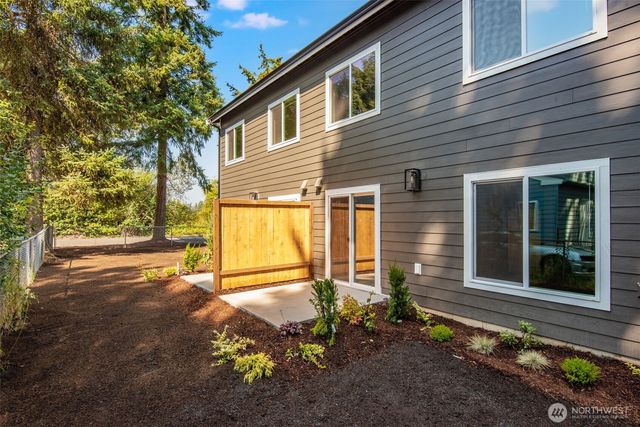 612 & 614 122nd Street Ct E, Tacoma, WA 98445