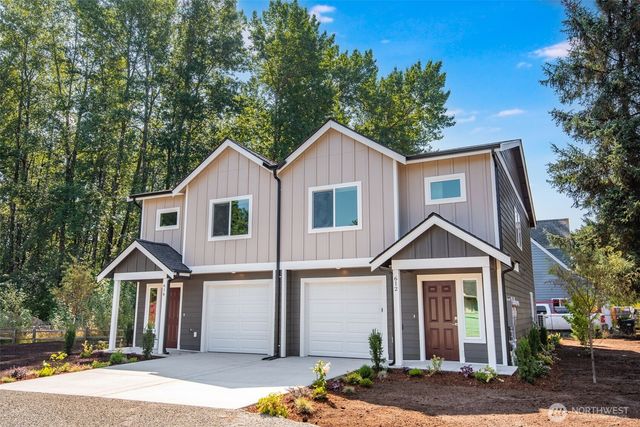 612 & 614 122nd Street Ct E, Tacoma, WA 98445