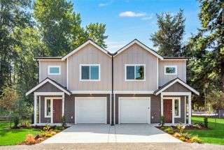612 & 614 122nd Street Ct E, Tacoma, WA 98445