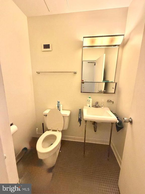 Image 5 of property listing at 4515 WILLARD AVE #2415S, Chevy Chase, MD 20815