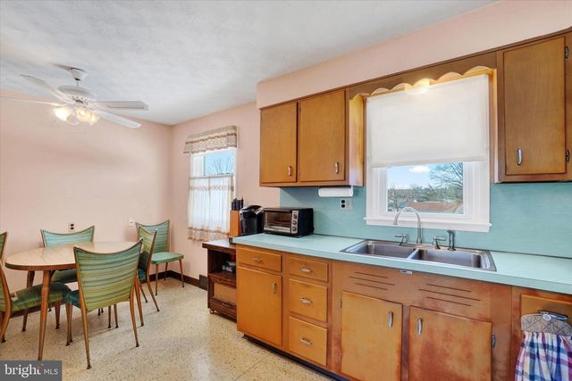 248 S 6TH ST, Mount Wolf, PA 17347