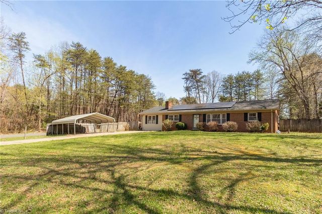 8225 Easley Road, Walnut Cove, NC 27052