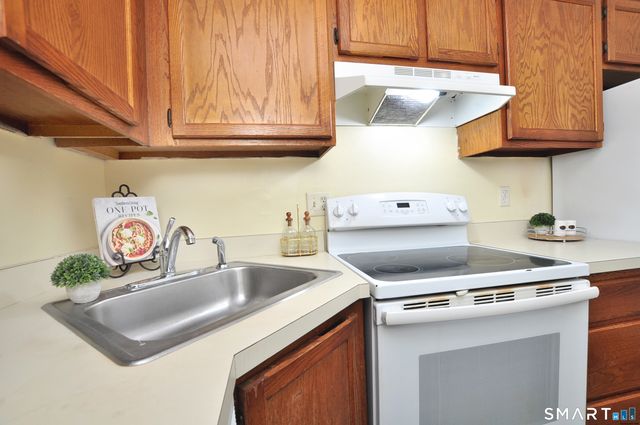 3 Concorde Way B1, Windsor Locks, CT 06096