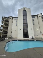 102 Baskins Creek Bypass, Gatlinburg, TN 37738