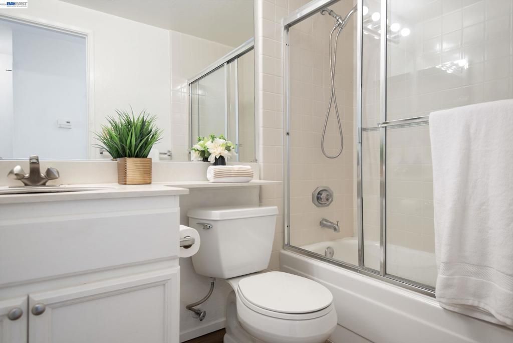 Image 11 of property listing at 3754 Stoneglen N, Richmond, CA 94806