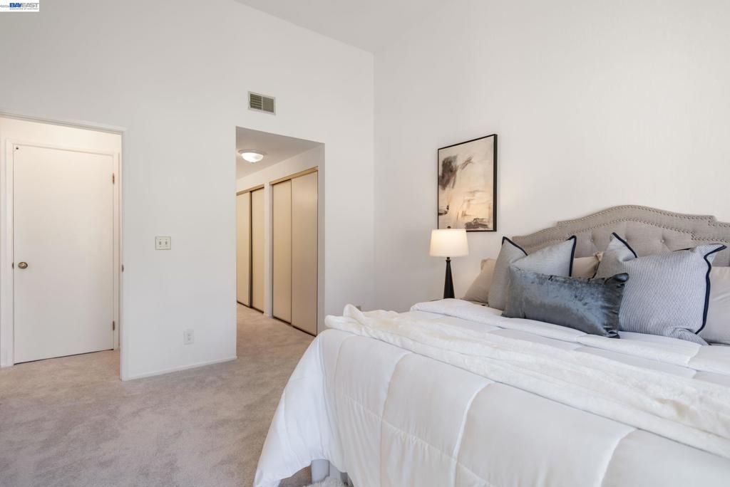 Image 15 of property listing at 3754 Stoneglen N, Richmond, CA 94806