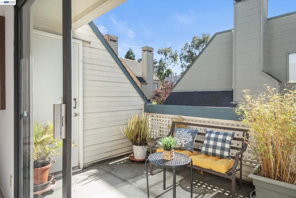 Image 22 of property listing at 3754 Stoneglen N, Richmond, CA 94806