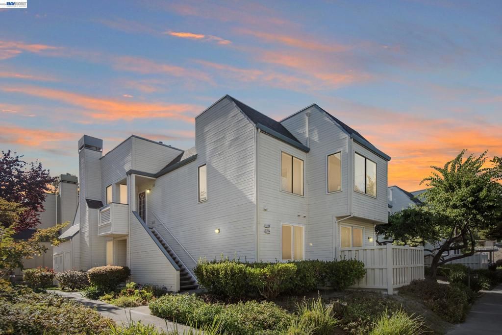 Image 23 of property listing at 3754 Stoneglen N, Richmond, CA 94806