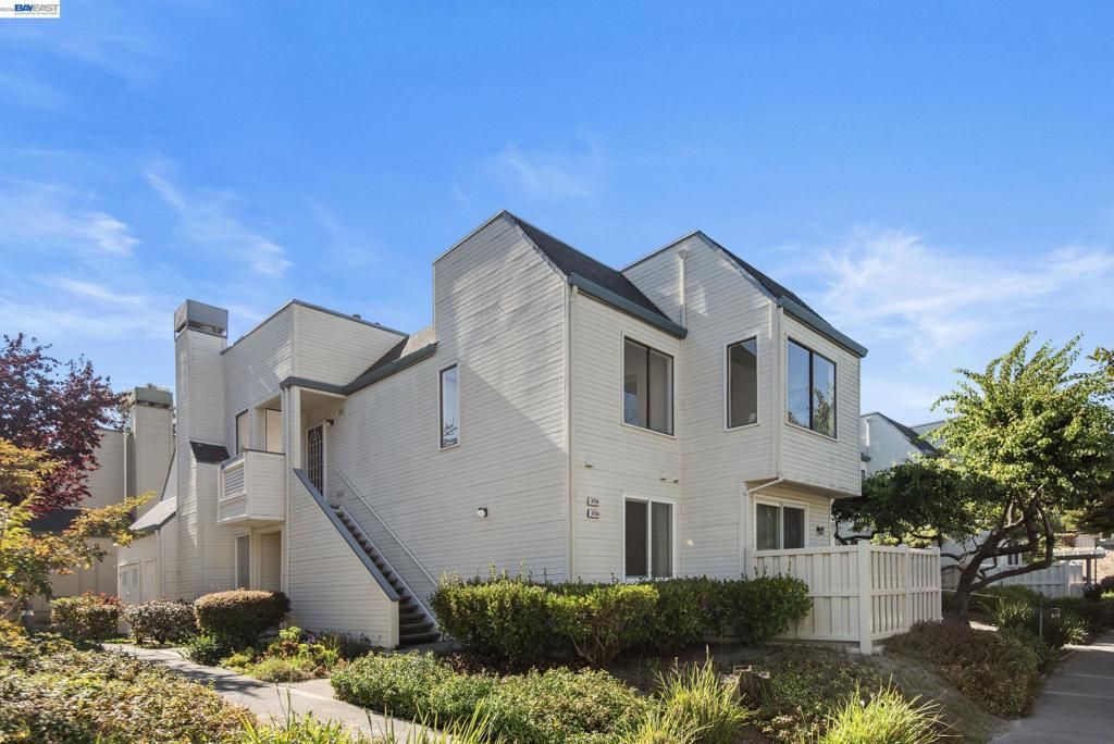 Image 24 of property listing at 3754 Stoneglen N, Richmond, CA 94806