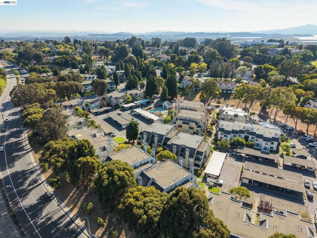 Image 27 of property listing at 3754 Stoneglen N, Richmond, CA 94806