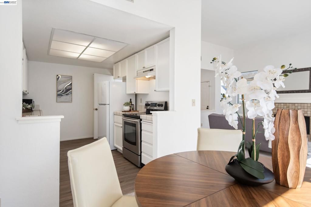 Image 7 of property listing at 3754 Stoneglen N, Richmond, CA 94806