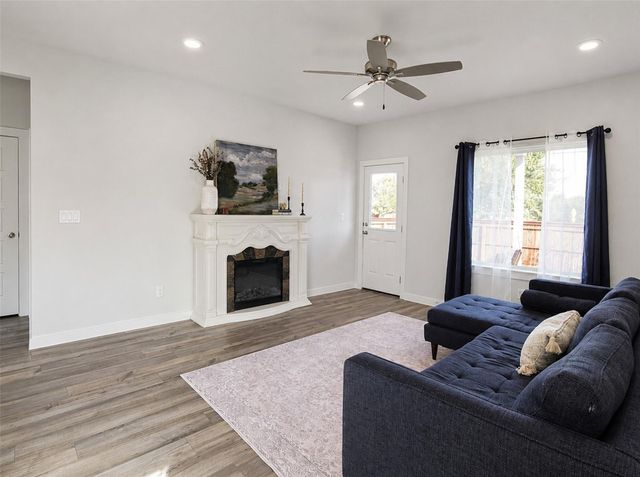 1924 Split Rock RD, New Braunfels, TX 78130