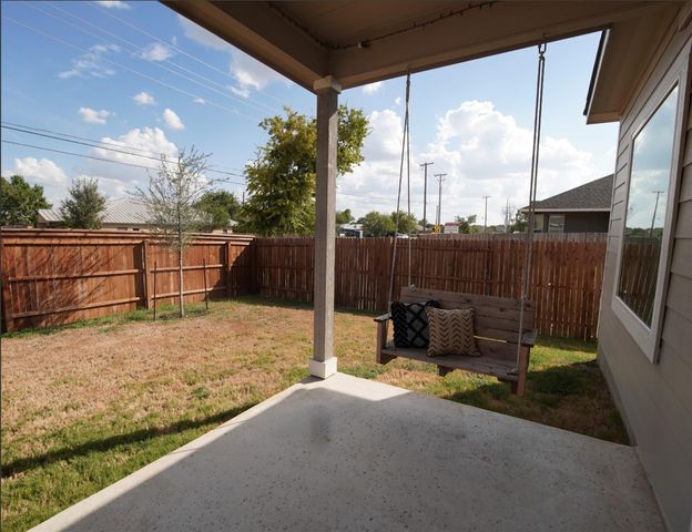 1924 Split Rock RD, New Braunfels, TX 78130