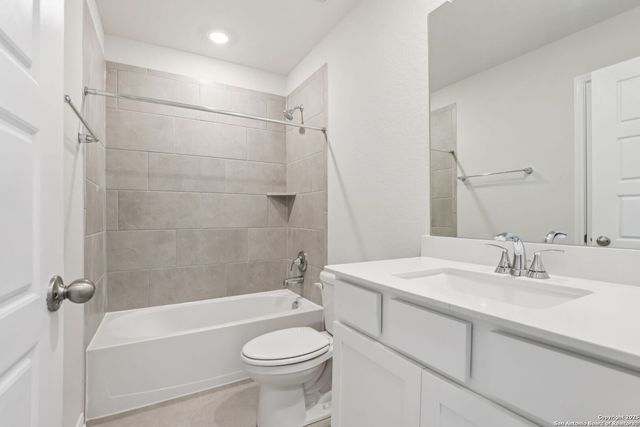 205 Bark Hollow Avenue, Cibolo, TX 78108